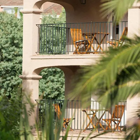 فندق Domaine Du Calidianus 3*